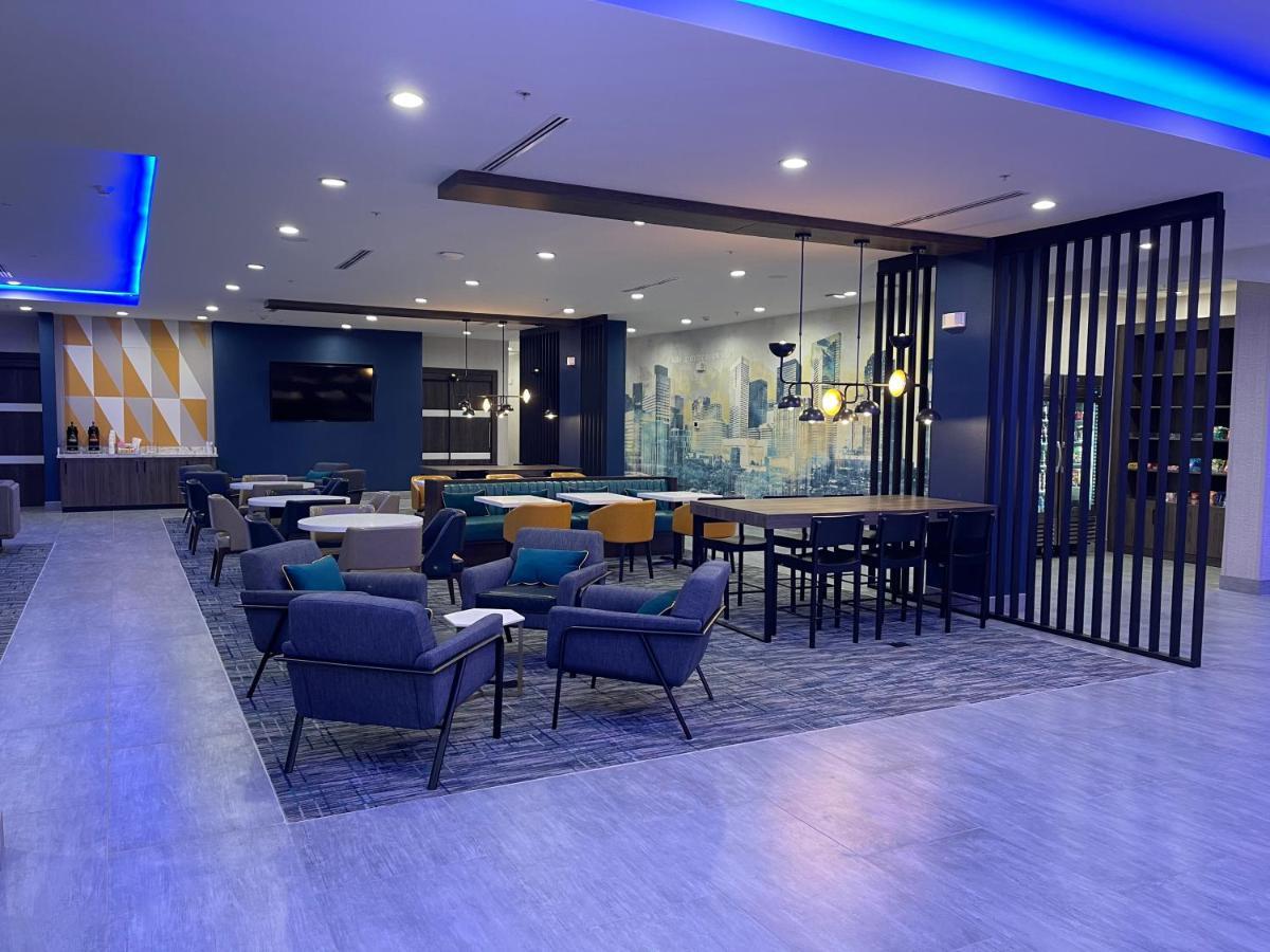 La Quinta Inn & Suites By Wyndham Dallas/Fairpark Exterior foto