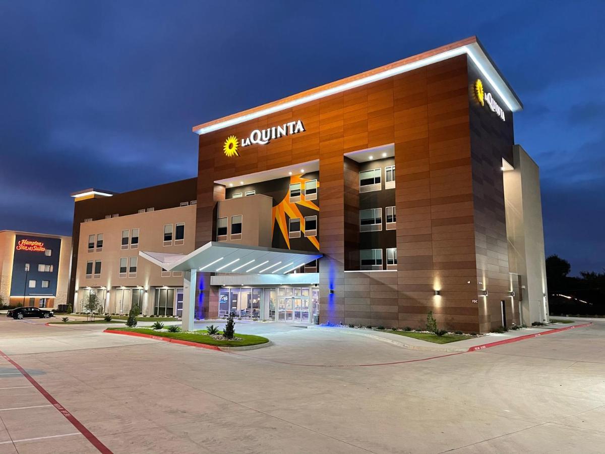 La Quinta Inn & Suites By Wyndham Dallas/Fairpark Exterior foto
