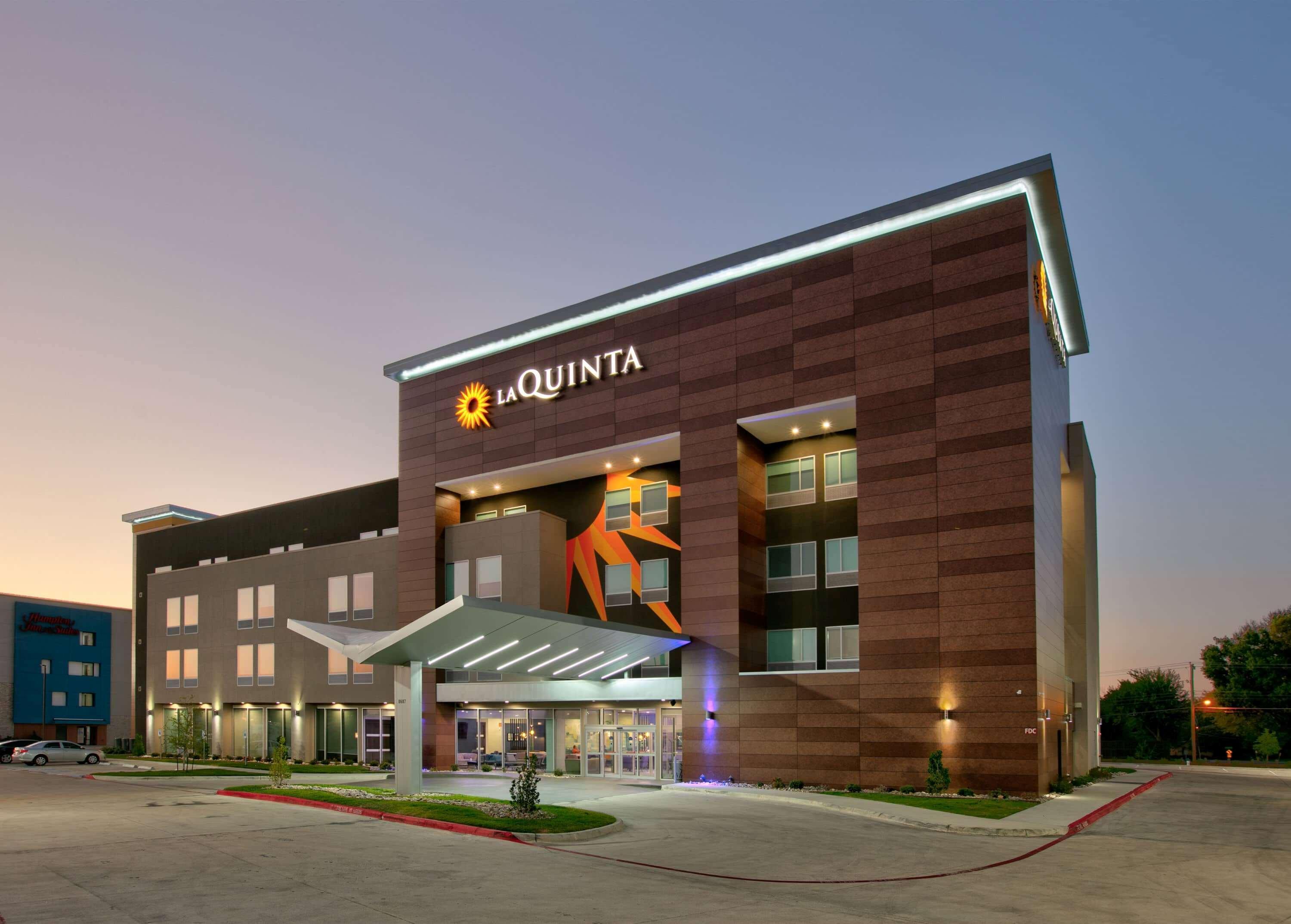 La Quinta Inn & Suites By Wyndham Dallas/Fairpark Exterior foto